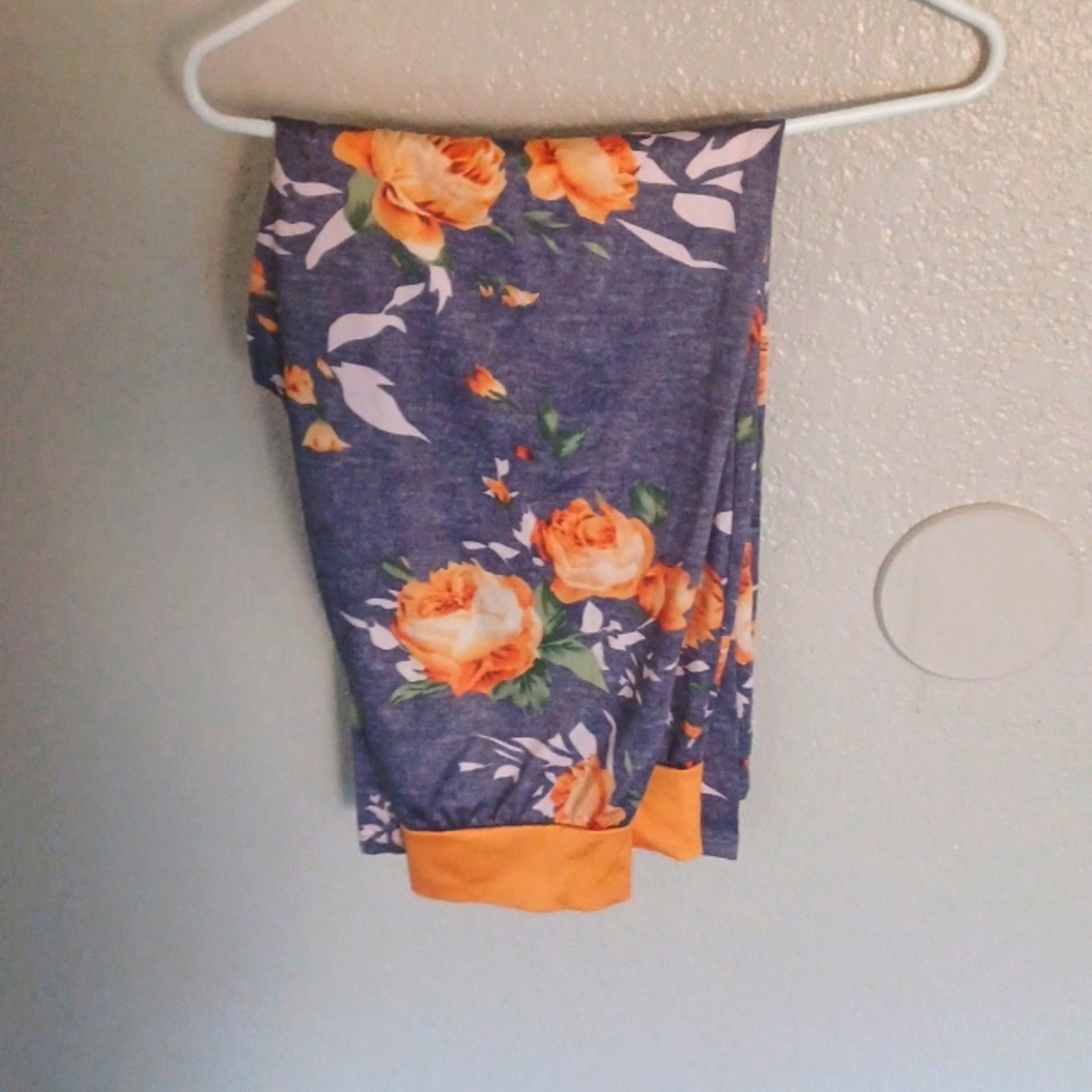 Pants . The color is a grey with nice peach colour roses . I don't know the bran